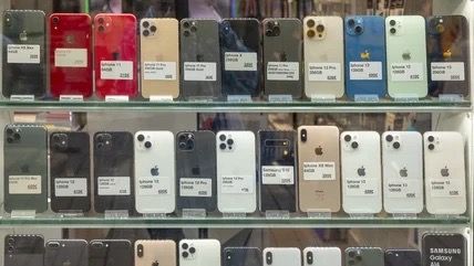 Big bulk used locked phones