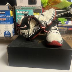 Nike LeBron 17 LeBron 4 Graffiti