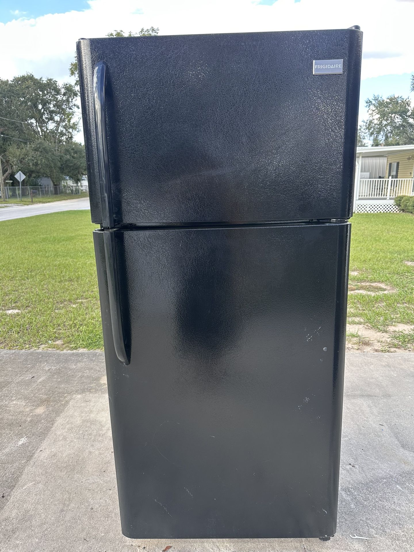Frigidaire T/b Refrigerator Works Great-30 DAY WARRANTY (delivery Available )