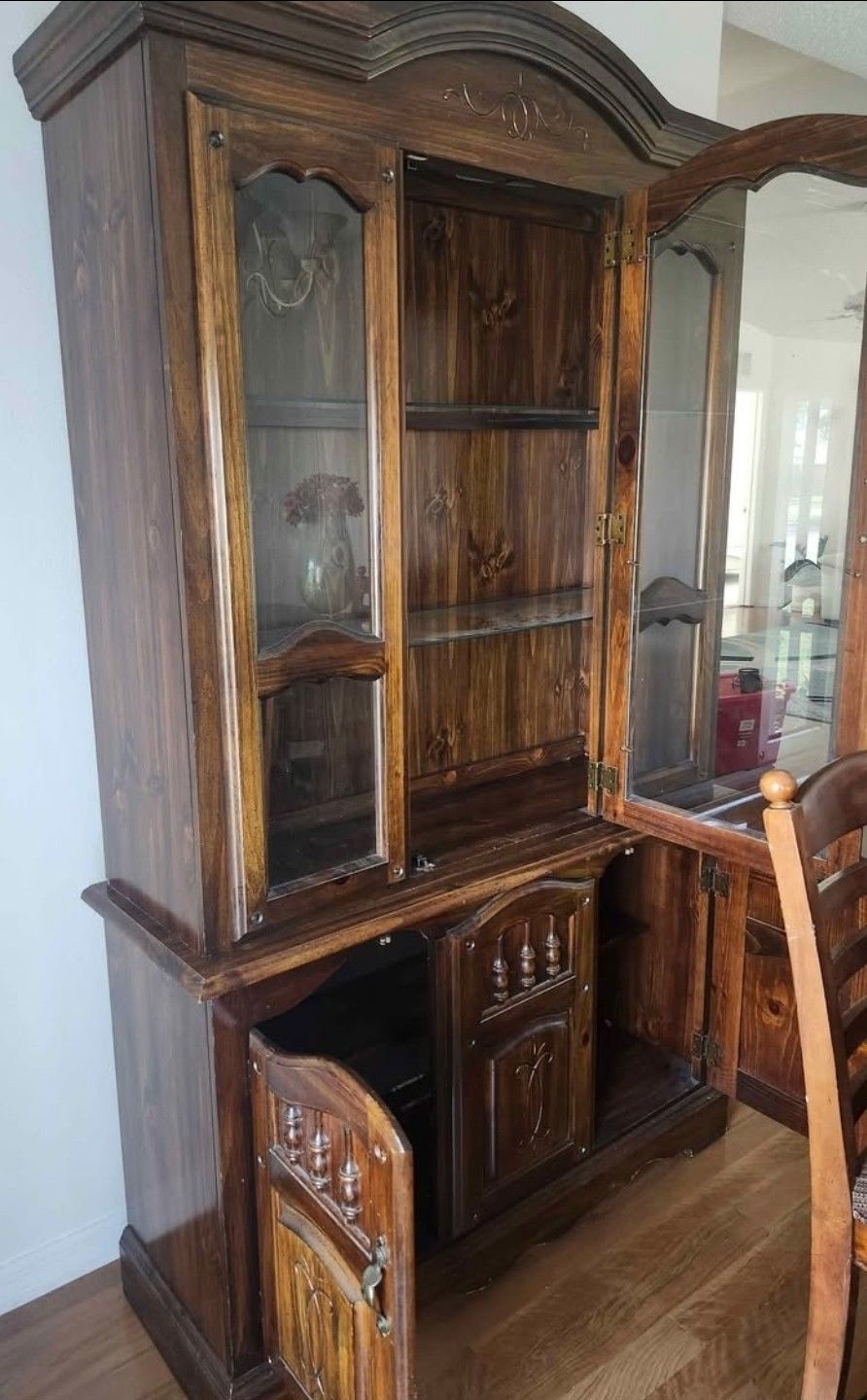 Free, China Cabinet