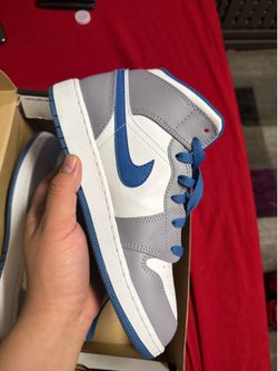 Air Jordan 1 mid Size 6.5 Youth