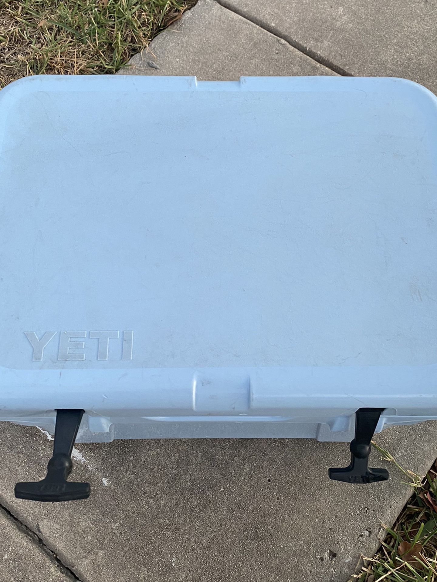 Yeti 35 Cooler Used Good Conditions