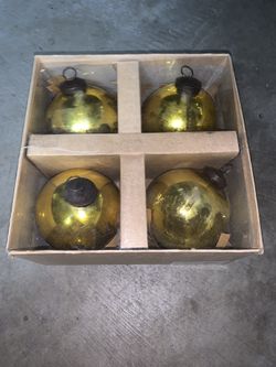 Serene Spaces Living Set of 4 Antique Gold Mercury Glass Balls