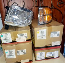 Brand New Eagle Eyes Headlights & Corner Lights Set Fits 2000-2004 Toyota Tundra / 2001-2004 Toyota Sequoia