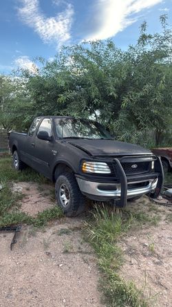 97 Ford F250 4x4 5.4 parts only