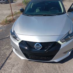 NISSAN MAXIMA