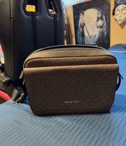 Michael Kors cross bag (nwt)