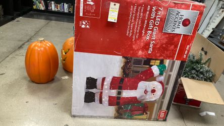 7ft Led Giant Santa W/400 White Lights