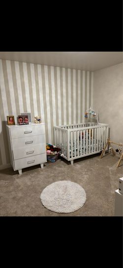 White baby crib