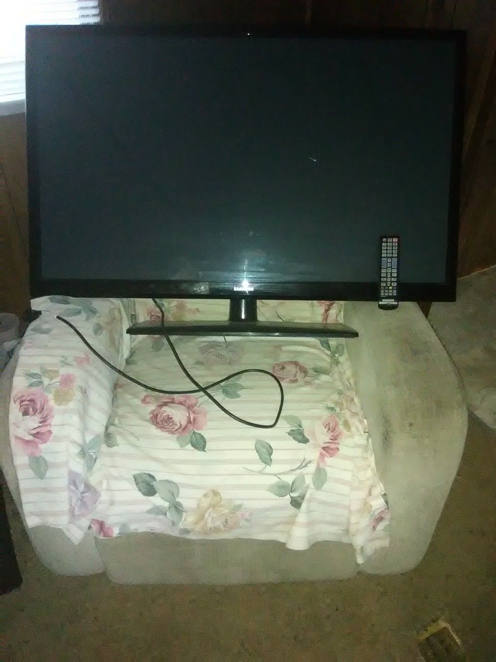 40 inch samsung tv(needs screen)