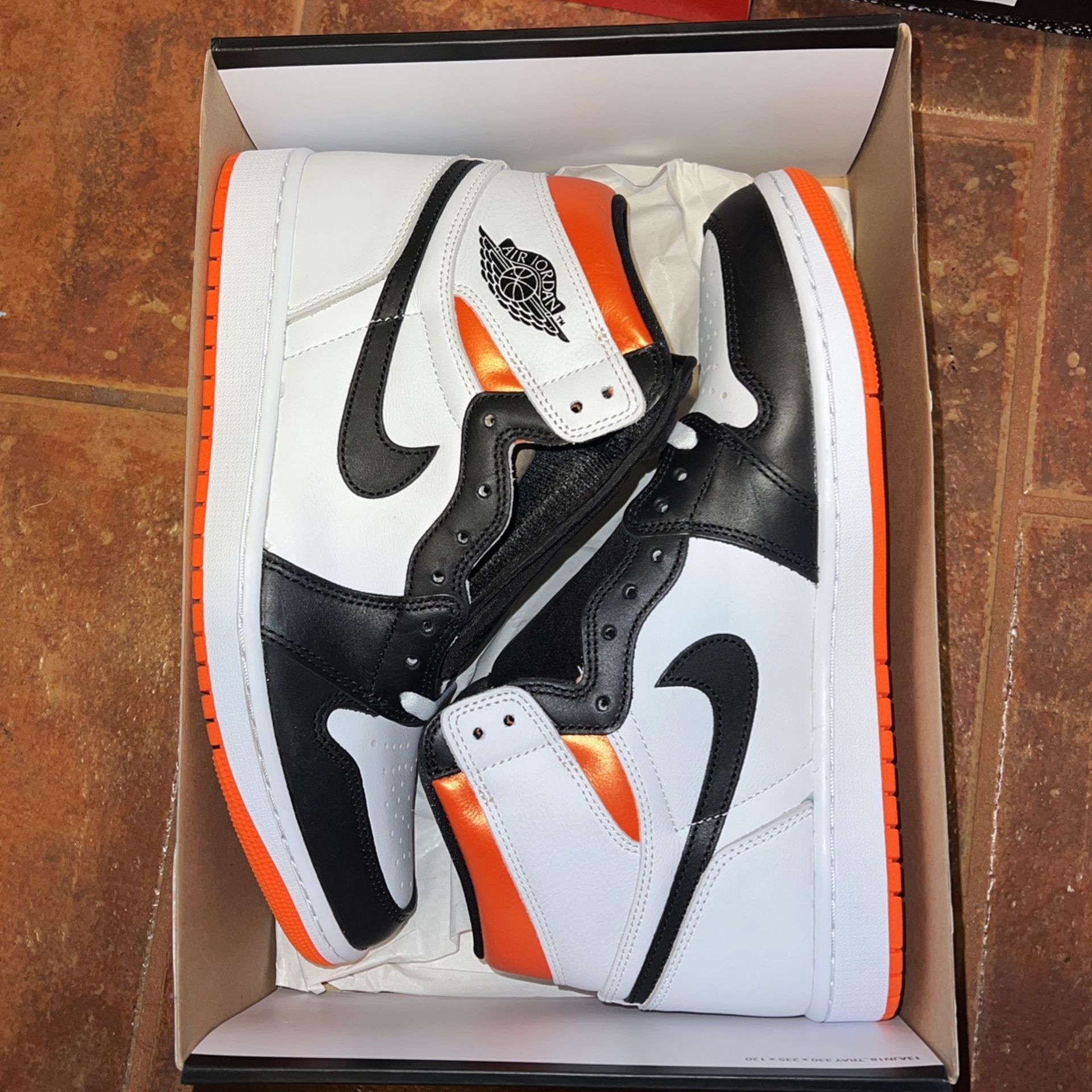 Jordan 1 Electro Orange Sz 10.5 Ds Og All 1 Lace Bag Detached Take For Retail after Tax $185