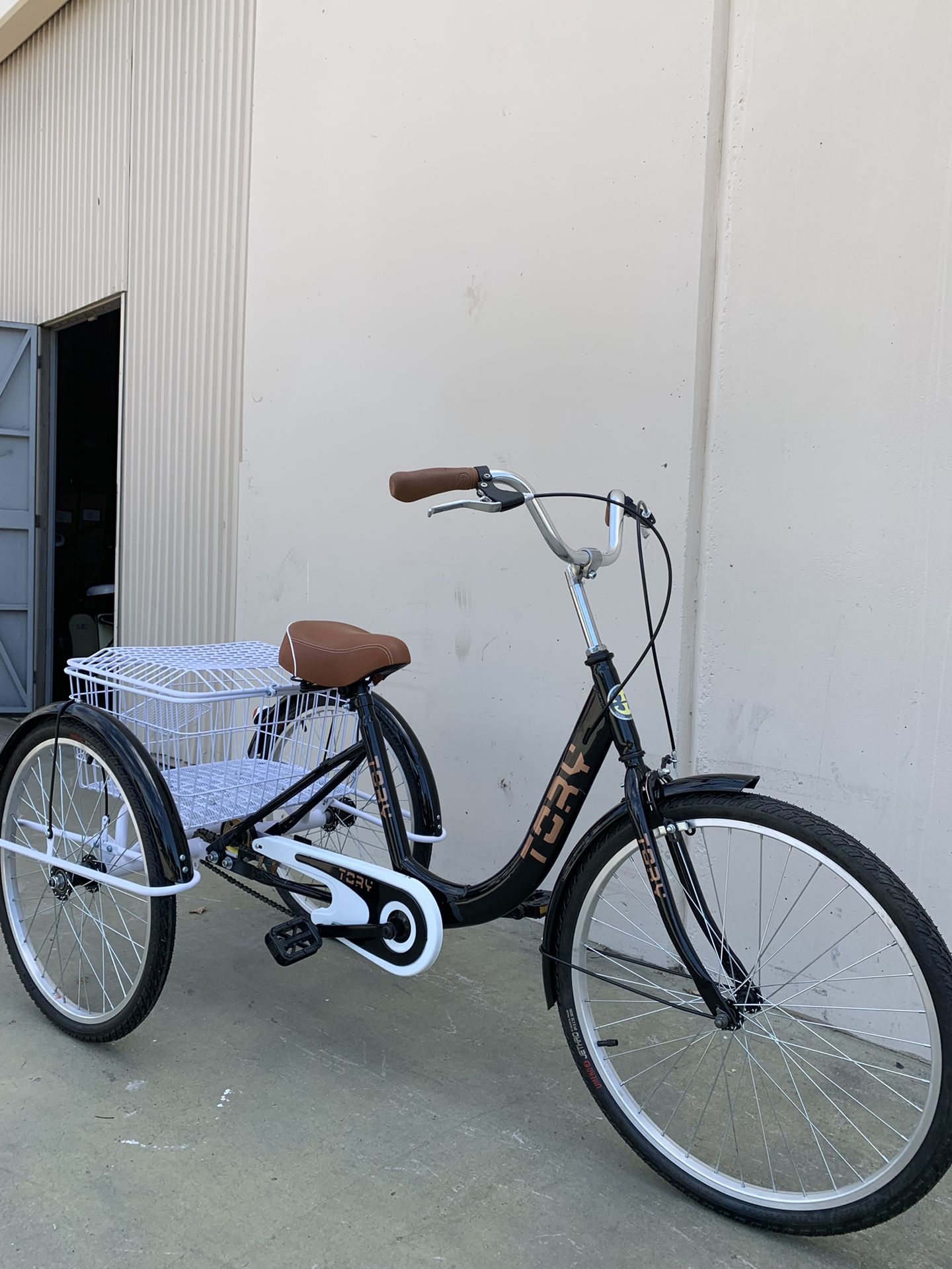 24” tricycle single speed brand new well assembled with big rear basket and big comfortable seat