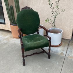 UNIQUE ANTIQUE CHAIR