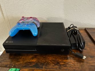 Xbox One with 2 Controllers