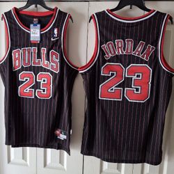 $45 PICKED UP OR $50 SHIPPED 🚢 BULLS JORDAN SIZE LARGE NBA BASKETBALL 🏀 JERSEY BRAND NEW 