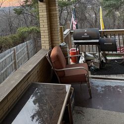 Chairs And Outdoor Table