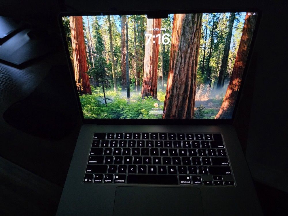 MacBook Air. M4. 15 Inch Display. Barely Used