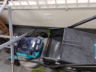 Makita Mower with 4 batteries and charger included