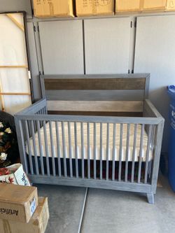 Soho Convertible Crib (New Mattress Included)