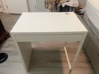 White Wooden Desk with Drawer