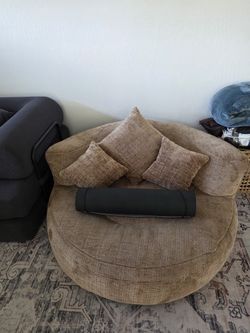 Oversized Round Cuddle Chair / Lounge Chair – Super Comfortable