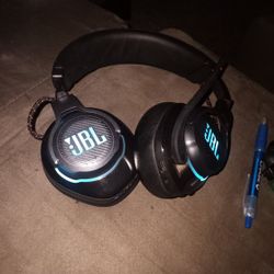 JBL quantum 810 Headphones
