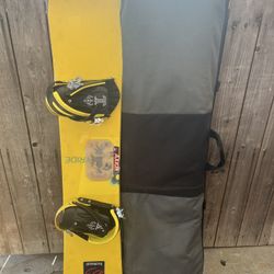 SNOWBOARD 154CM YELLOW COLOR.