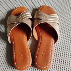 UGG Like NEW Summer Sandal GOLD Size 7