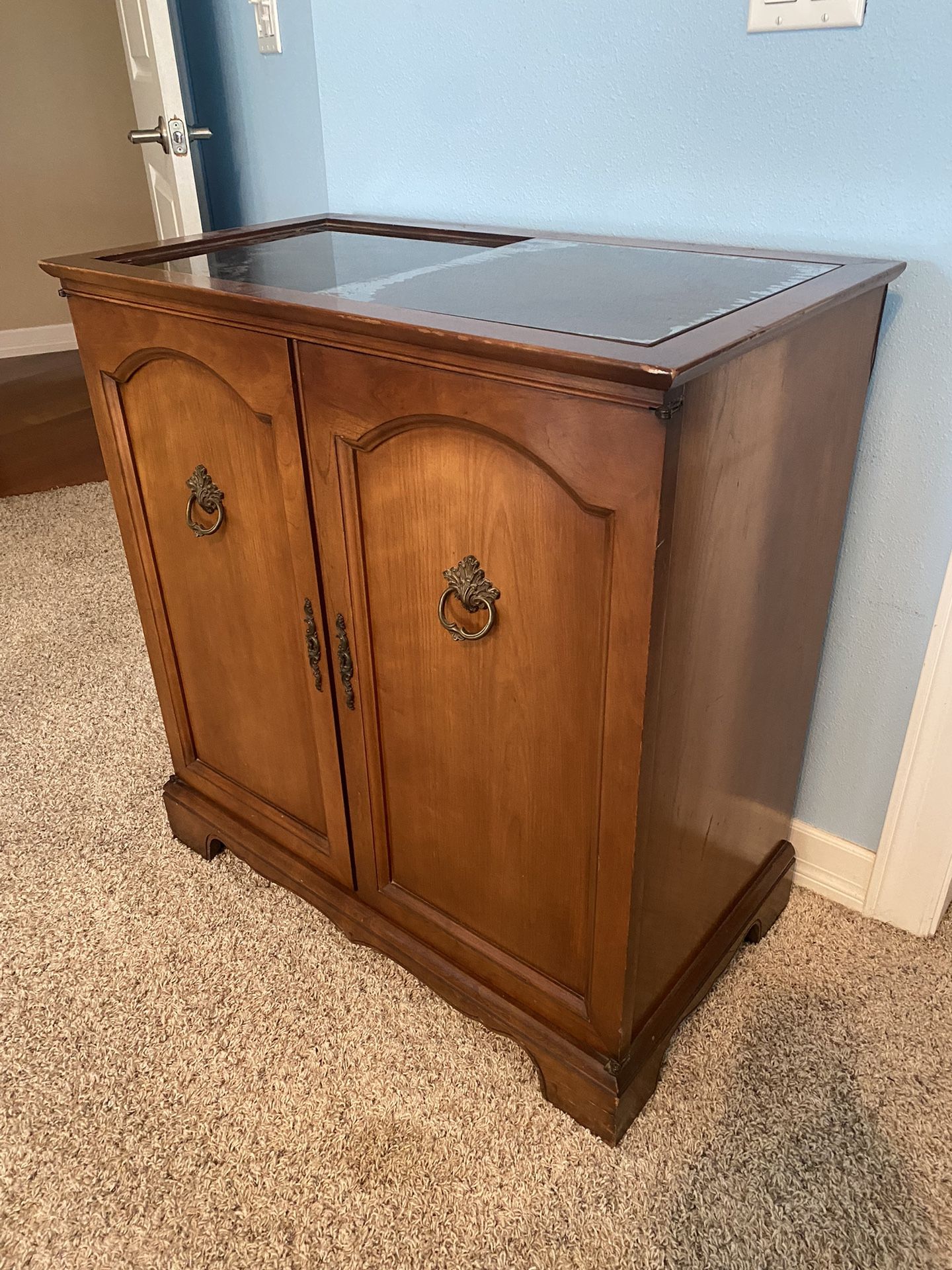 Magnavox Record Player And Radio - Great Condition
