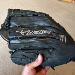 Mizuno Fastpitch Softball Glove