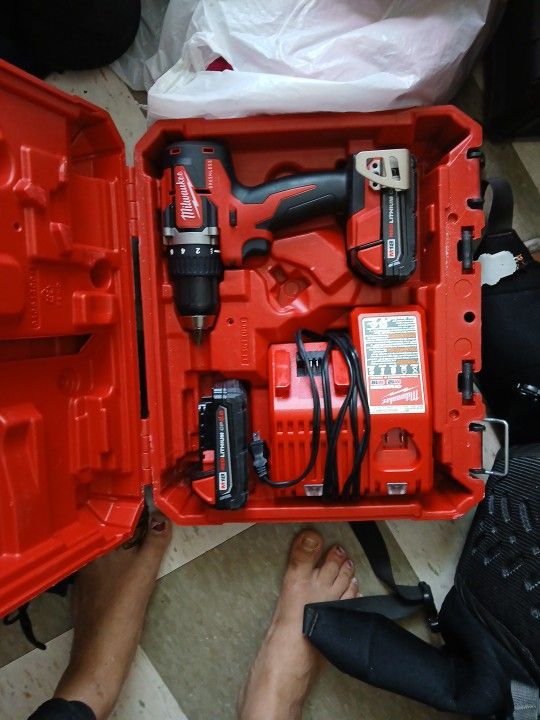 New Milwaukee M18 18-Volt Lithium-Ion Brushless Cordless 1/2 in. Compact Drill/Driver Kit with (2) 2.0 Ah Batteries, Charger and Case And Drill Set