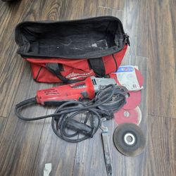 Milwaukee 6146-30
11 Amp 4-1/2" Small Angle Grinder w/Slide Lock-On Switch