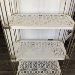 Decor shelves (missing one shelf )