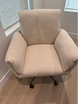New Solerno Desk Chair