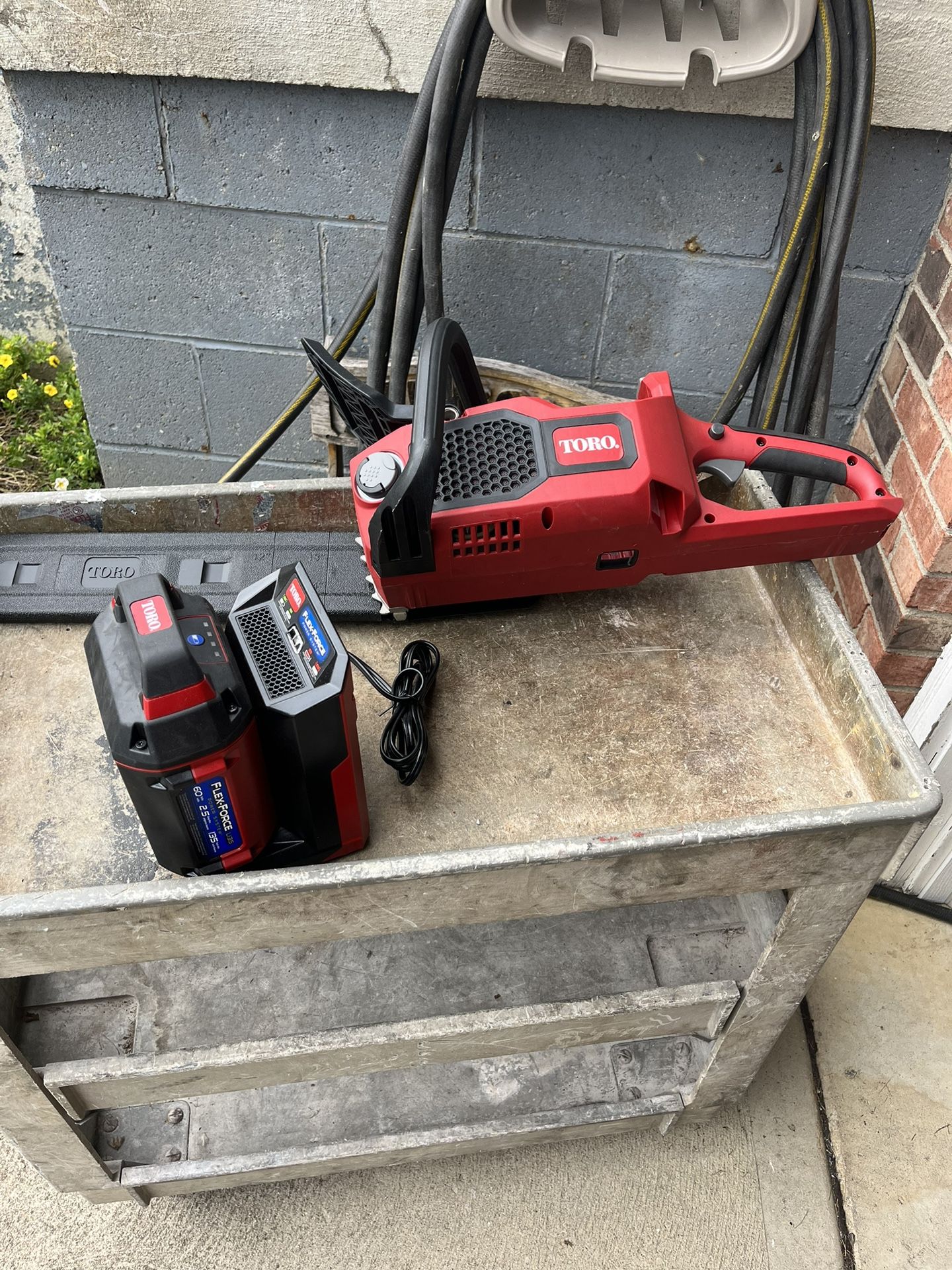 Toro, 60 V chainsaw kit