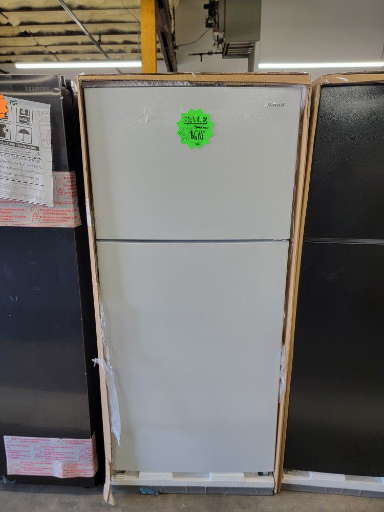 New Smad 30in Top Freezer Fridge In White With 1 Year Warranty 