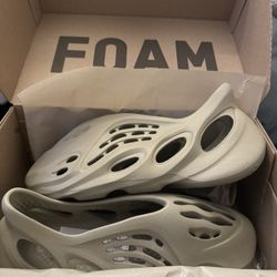 Yeezy Foam RNR Stone Salt Size 9