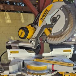 dewalt 12in double bevel compound sliding miter saw