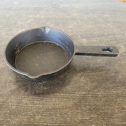 Cast Iron 6" Mini Skillet with Double Spout