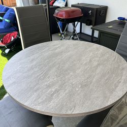 4 Gray Chairs With Table 