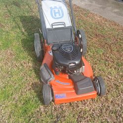 Husqvarna Lawnmower Self Propeled 6.75hp Easy To Stare Working On Excellent Condition ⛽️ 