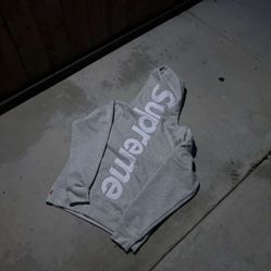 brand new supreme hoodie size Large