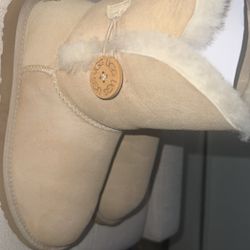 Sand Uggs Size 6