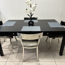 Preowned Solid Wood Dining Table with 4 Metal Chairs from City Furniture 🔥