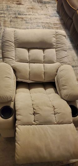 Children Reclainer Mint Condition Perfect for Children ages 3 to 7