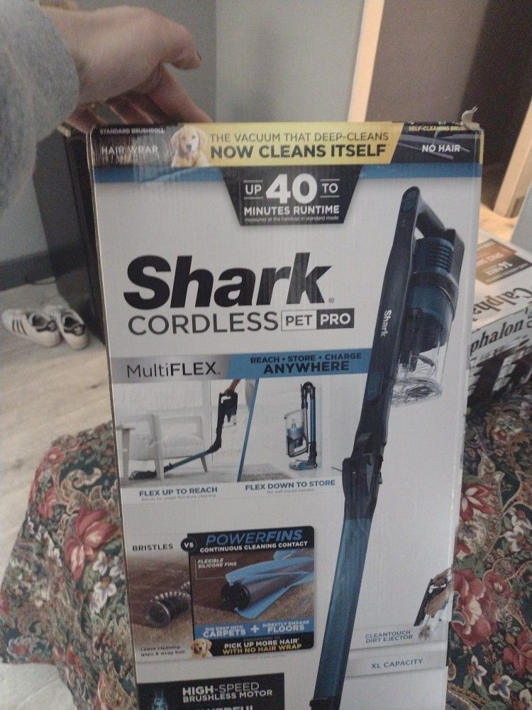 Brand New !pet Pro Cordless Shark Vacuum