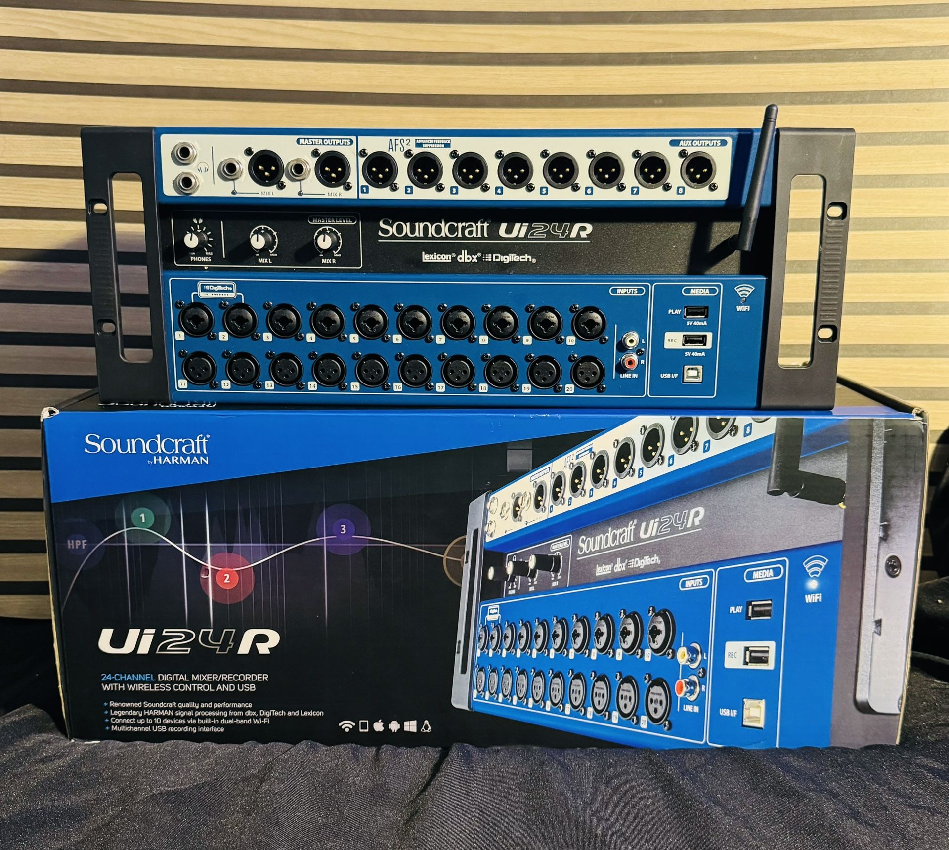 The Soundcraft Ui24R