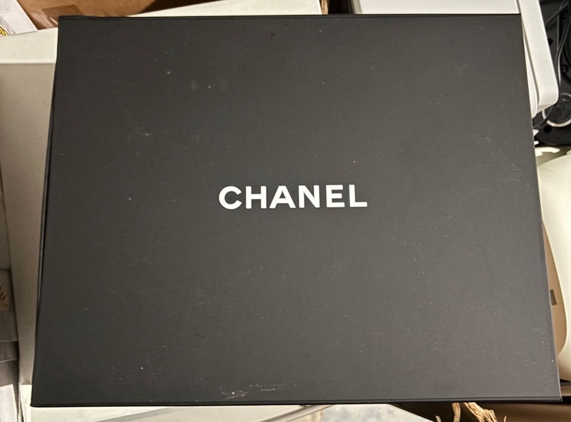 Chanel authentic Flapbag Gift Box/ribbon/ paper/camilla flower/ shopping bag