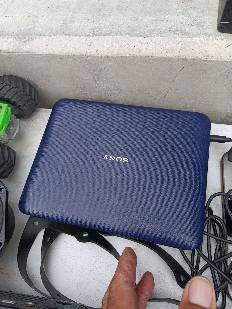 Sony DVP-FX750 Portable DVD Player with Screen (7"),Won't Read Discs