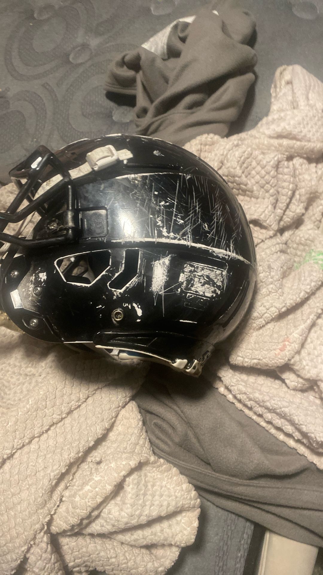 Schutt F7 Helmet In A Youth Medium White But Spray Painted White